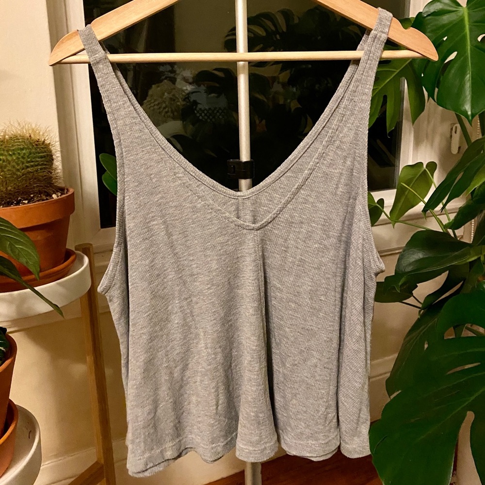 Basic grey tank - Picture 2 of 2
